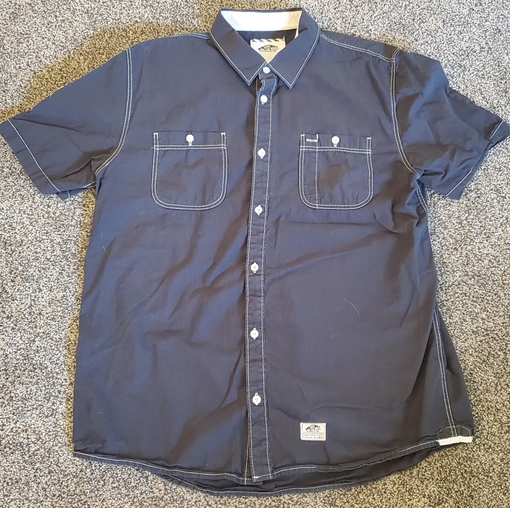 Vans Short Sleeve Button-down Shirt (Size L)